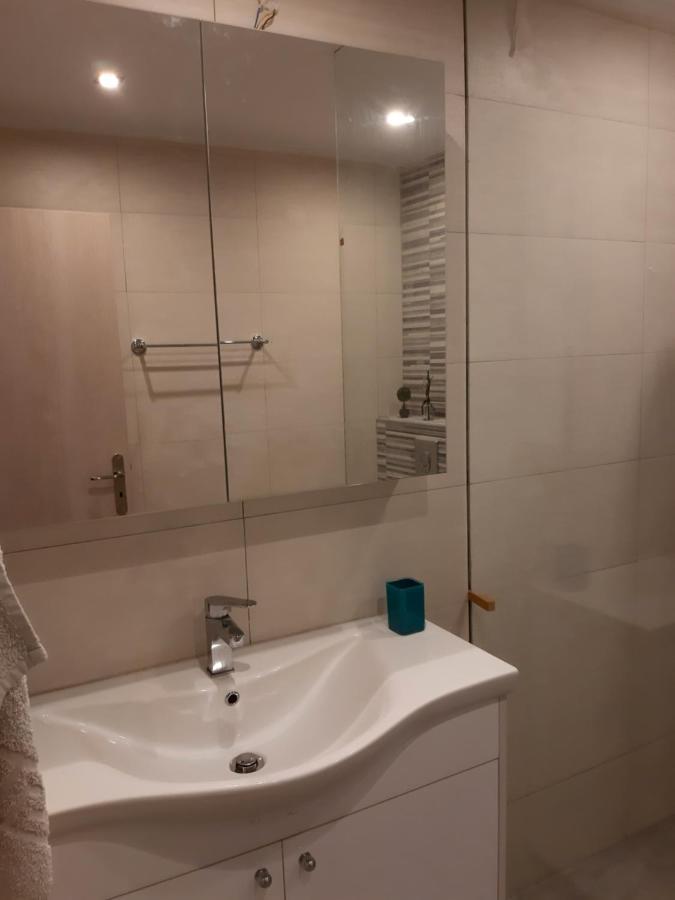 Central Apartment Near The Beach With Huge Private Terrace Loutraki  Luaran gambar