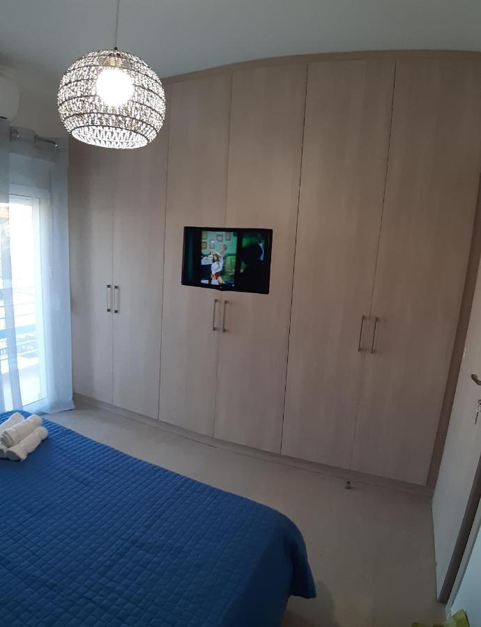 Central Apartment Near The Beach With Huge Private Terrace Loutraki  Luaran gambar