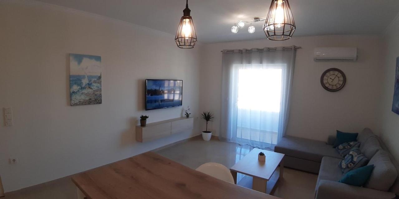 Central Apartment Near The Beach With Huge Private Terrace Loutraki  Luaran gambar