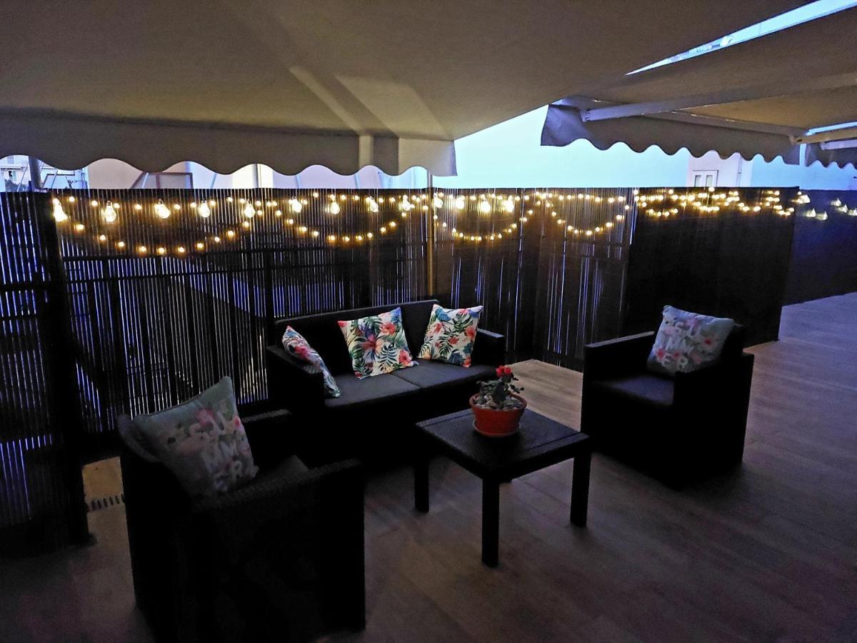 Central Apartment Near The Beach With Huge Private Terrace Loutraki  Luaran gambar
