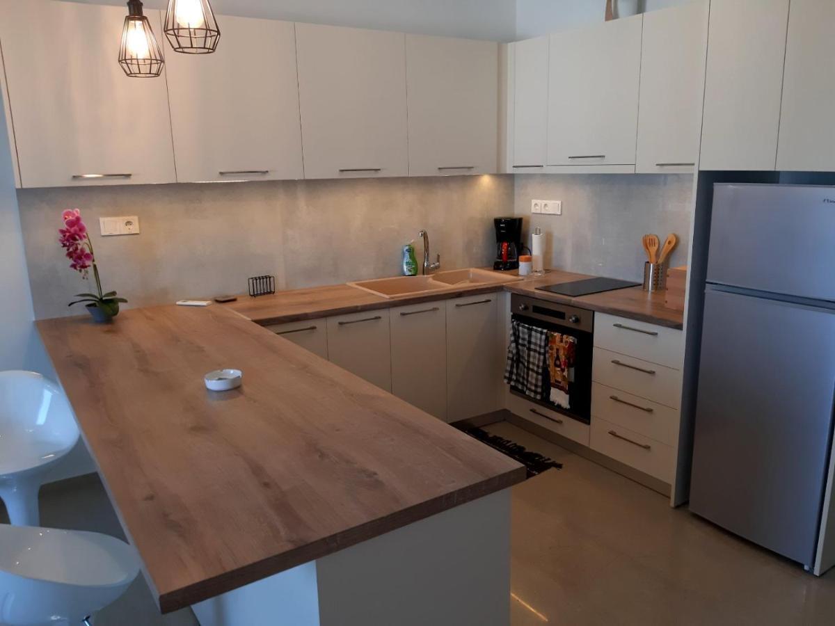 Central Apartment Near The Beach With Huge Private Terrace Loutraki  Luaran gambar